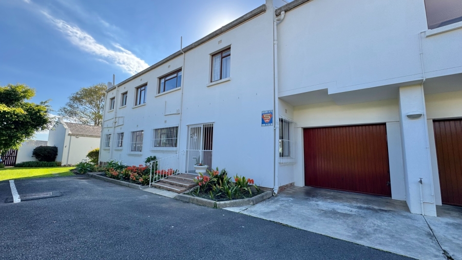 3 Bedroom Property for Sale in Roundhay Western Cape